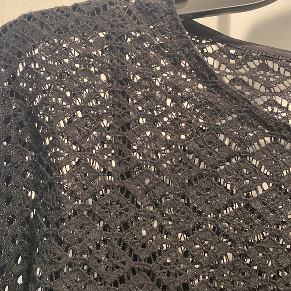 Banana Republic black top with sewn in cami. Size M - Picture 2 of 6